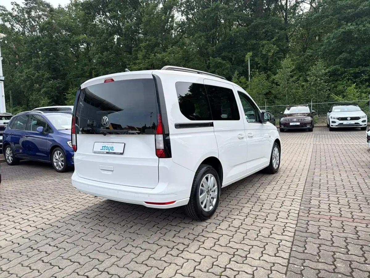 Gebraucht VW Caddy Life 102 PS (75 kW) 2023 Weiß Van / Kleinbus