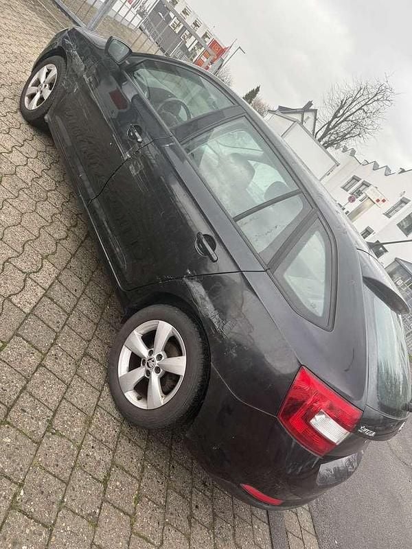 Gebraucht Skoda Rapid Active 105 PS (77 kW) 2014 Other Kleinwagen