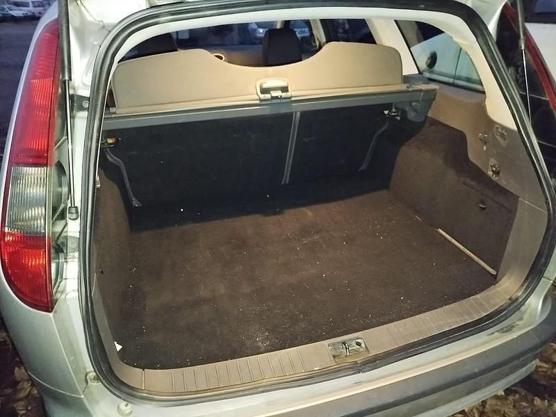 Gebraucht Ford Focus 100 PS (73 kW) 2005 Silber Kombi