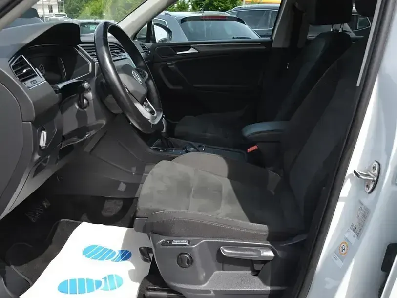 Gebraucht VW Tiguan Allspace Elegance 150 PS (110 kW) 2023 Pure white SUV