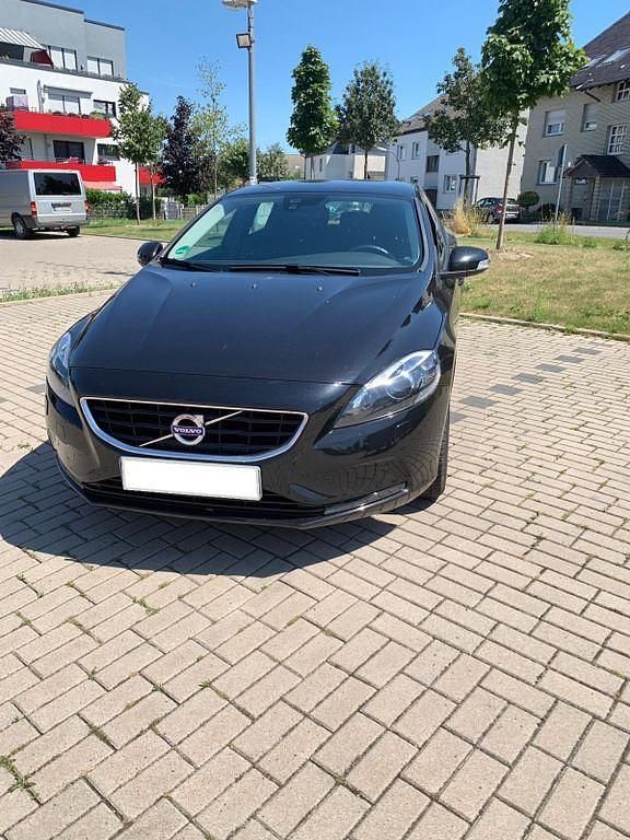 Schwarz Gebraucht 2016 Volvo V40 Linje You! Kombi | 7.390 € (Fairer Preis) - Bild 1/4
