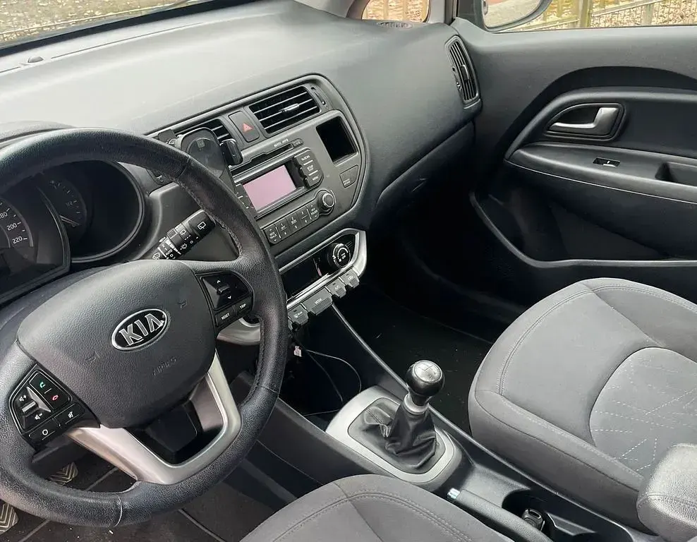 Gebraucht Kia Rio Attract 86 PS (63 kW) 2013 Braun Limousine