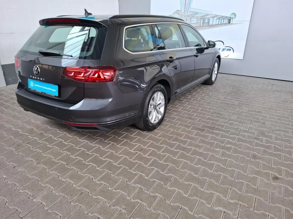 Gebraucht VW Passat Business 150 PS (110 kW) 2023 Grau Kombi