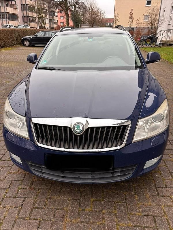 Gebraucht Skoda Octavia 140 PS (102 kW) 2011 Blau Kombi
