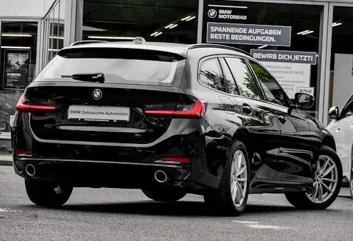 Gebraucht BMW 318 Shadowline 150 PS (110 kW) 2023 Schwarz Kombi