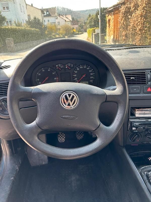 Second-hand VW Golf IV 72 CP (52 kW) 2003 Hatchback