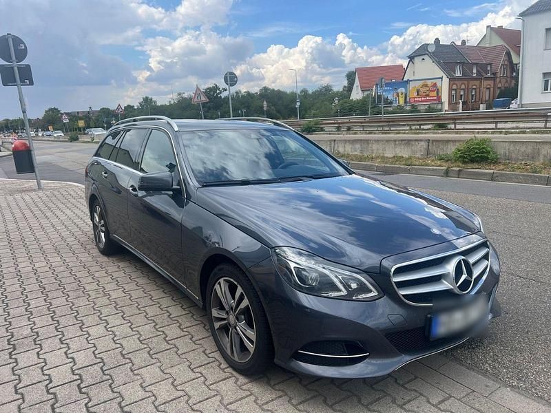Grau Gebraucht 2016 Mercedes E220 Avantgarde Kombi | 14.300 € (Etwas zu teuer) - Bild 1/4
