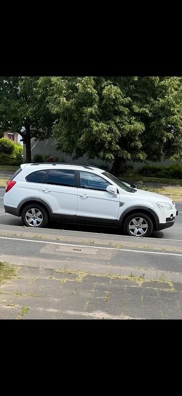 Weiß Gebraucht 2008 Chevrolet Captiva SUV | 6.299 € - Bild 1/4