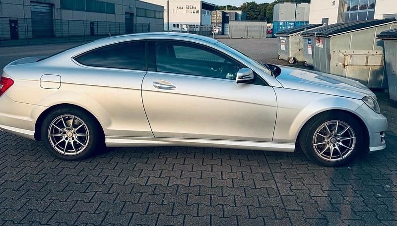 Silber Gebraucht 2013 Mercedes C180 AMG Coupé | 9.850 € (Guter Preis) - Bild 1/4