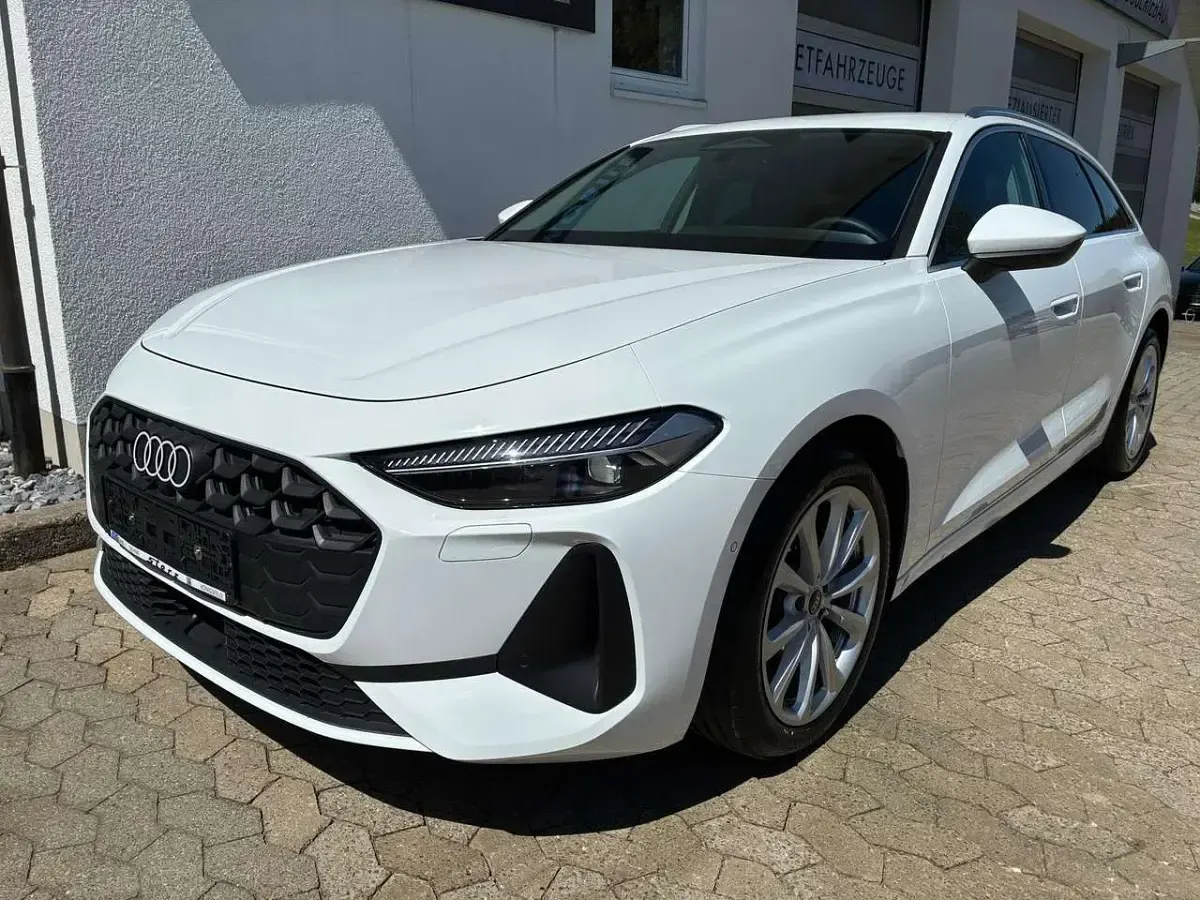 Gebraucht Audi A5 Sport 150 PS (110 kW) 2025 Weiß Kombi
