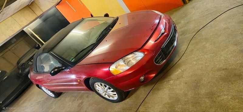 Używany Chrysler Sebring Cabriolet 141 KM (103 kW) 2002 Czerwony Kabriolet