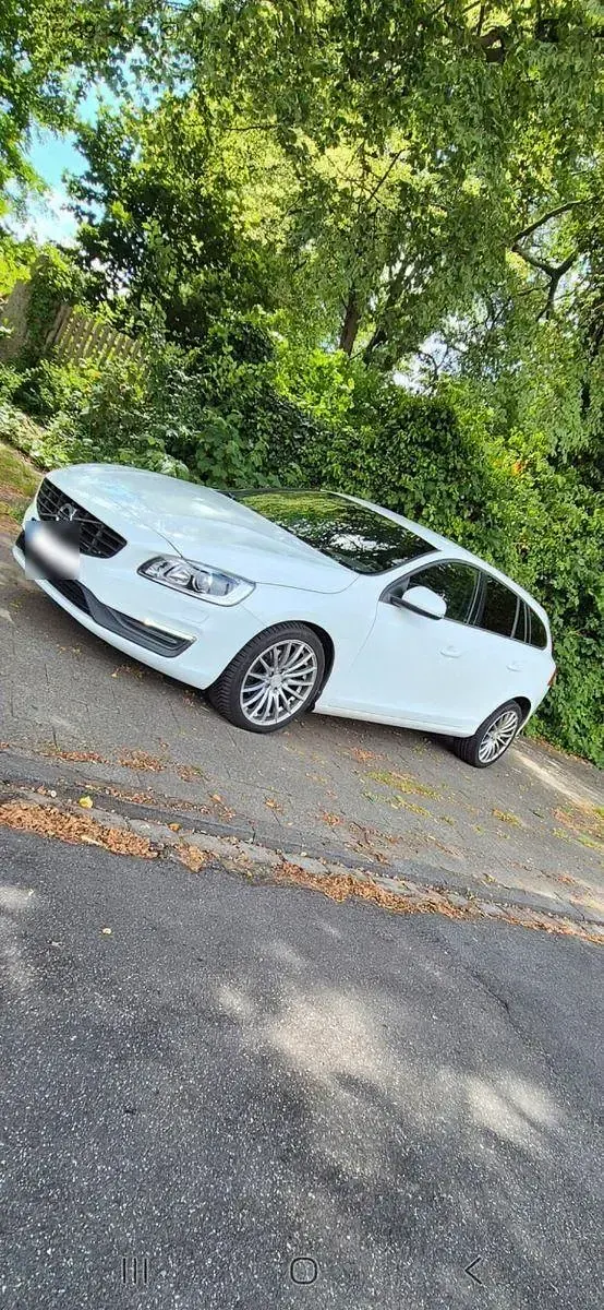 Gebraucht Volvo V60 150 PS (110 kW) 2016 Weiß Kombi