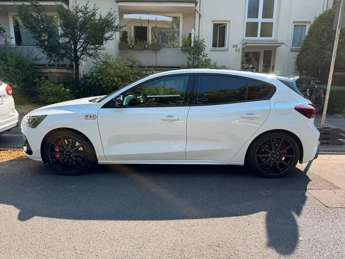 Gebraucht Ford Focus ST 280 PS (205 kW) 2023 Weiß Limousine