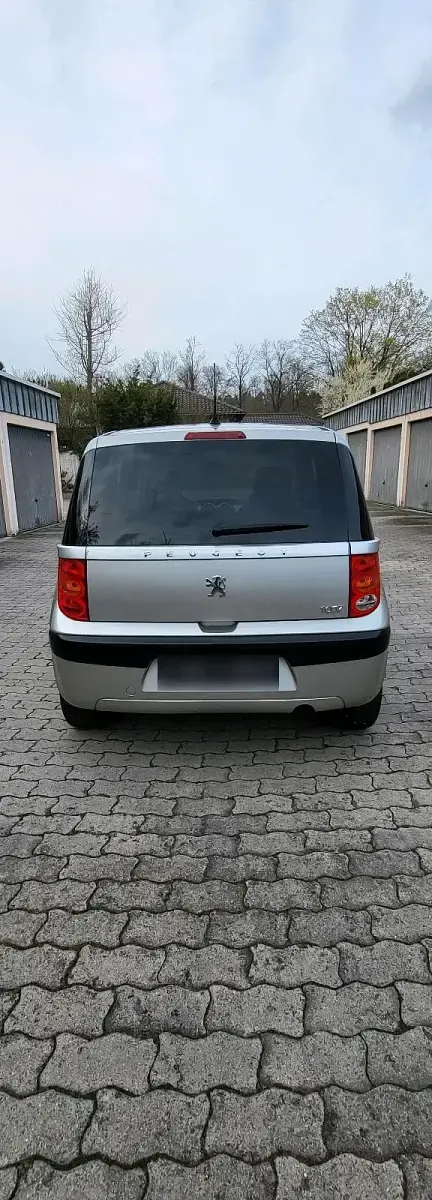 Gebraucht Peugeot 1007 85 PS (62 kW) 2005 Braun Van / Kleinbus