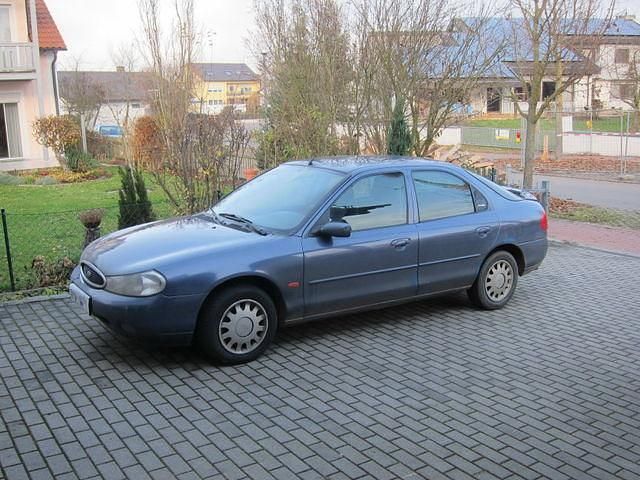 Gebraucht Ford Mondeo 116 PS (85 kW) 1996 Blau metallic Limousine