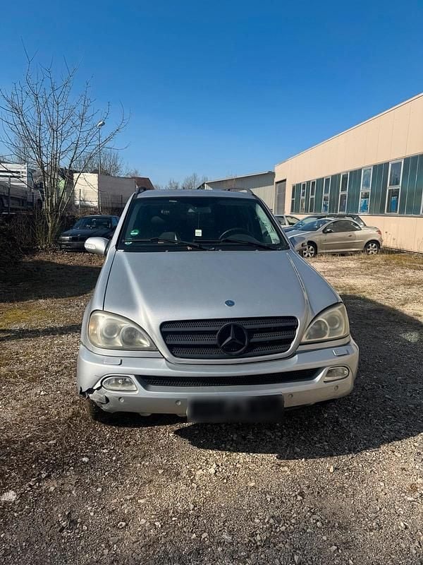 Gebraucht Mercedes ML270 163 PS (119 kW) 2003 Silber SUV