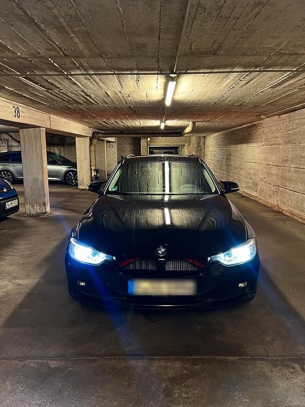 Schwarz Gebraucht 2013 BMW 330 Comfort Edition Kombi | 13.500 € (Fairer Preis) - Bild 1/4
