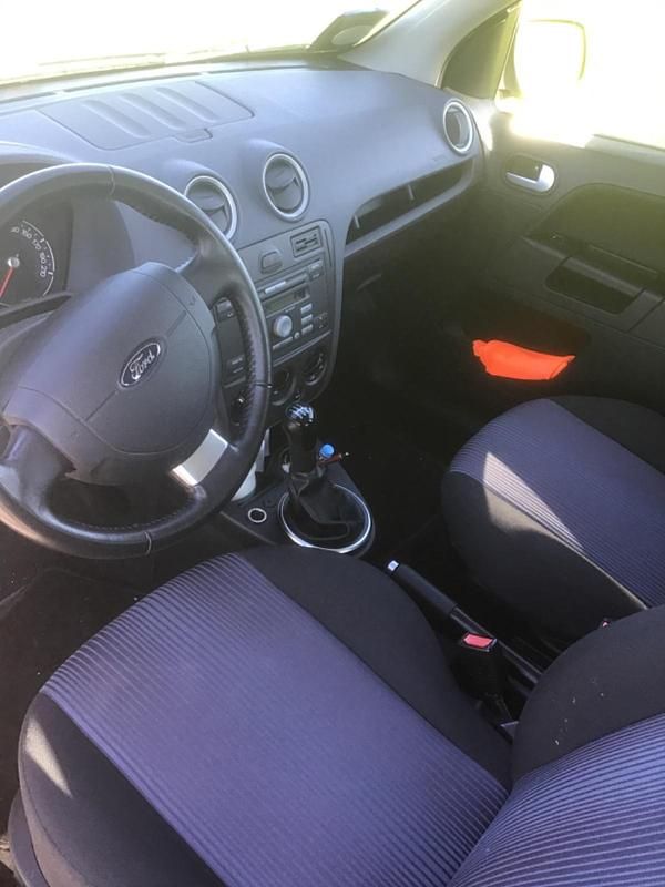 Gebraucht Ford Fusion 80 PS (58 kW) 2012 Schwarz Kleinwagen