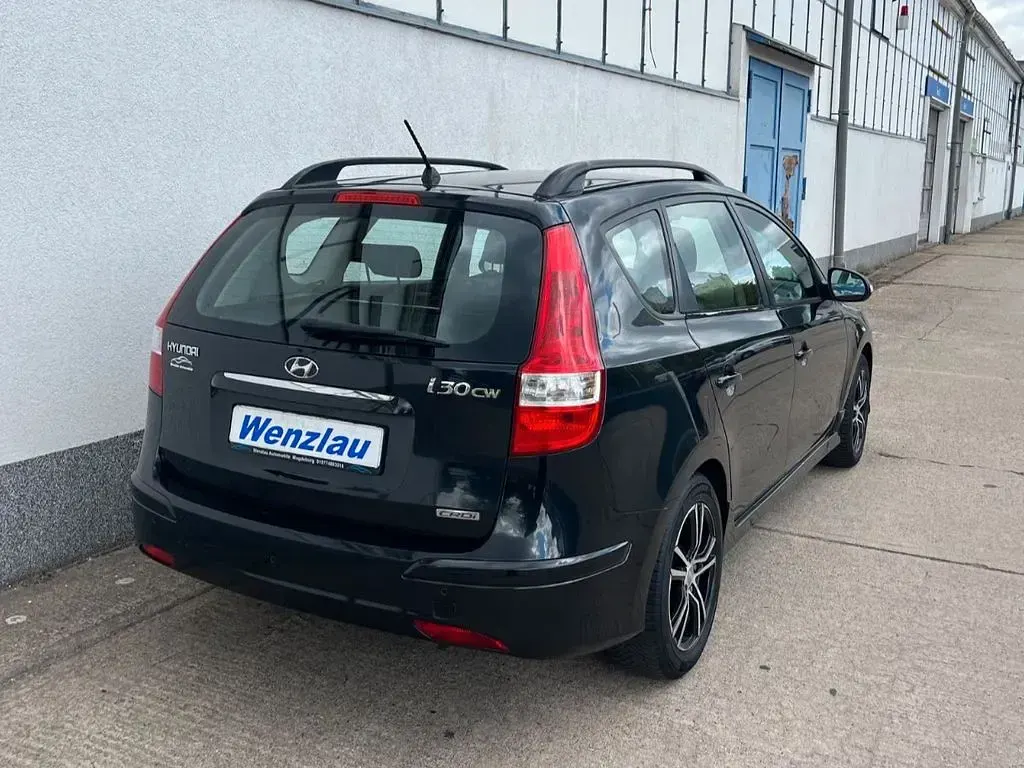 Gebraucht Hyundai i30 Edition 90 PS (66 kW) 2011 Schwarz Kombi