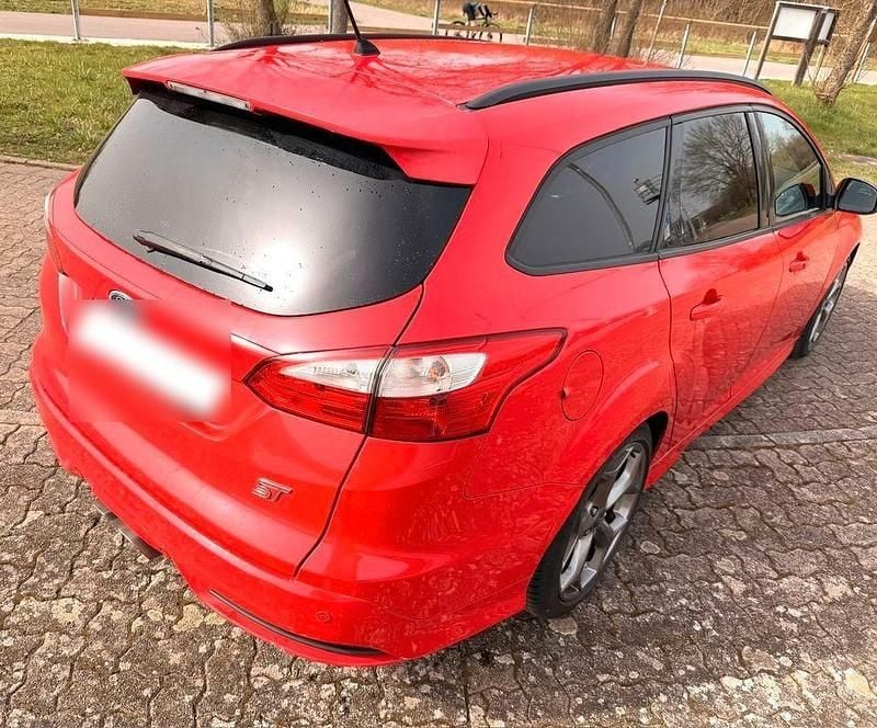 Gebraucht Ford Focus ST 250 PS (183 kW) 2012 Rot Kombi