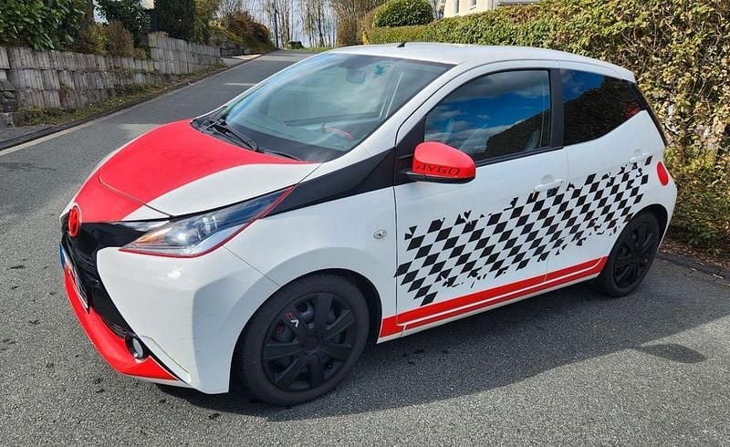 Gebraucht Toyota Aygo 69 PS (50 kW) 2016 Weiß Kleinwagen