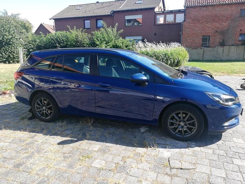 Blau Gebraucht 2019 Opel Astra Kombi | 11.500 € (Fairer Preis) - Bild 1/4
