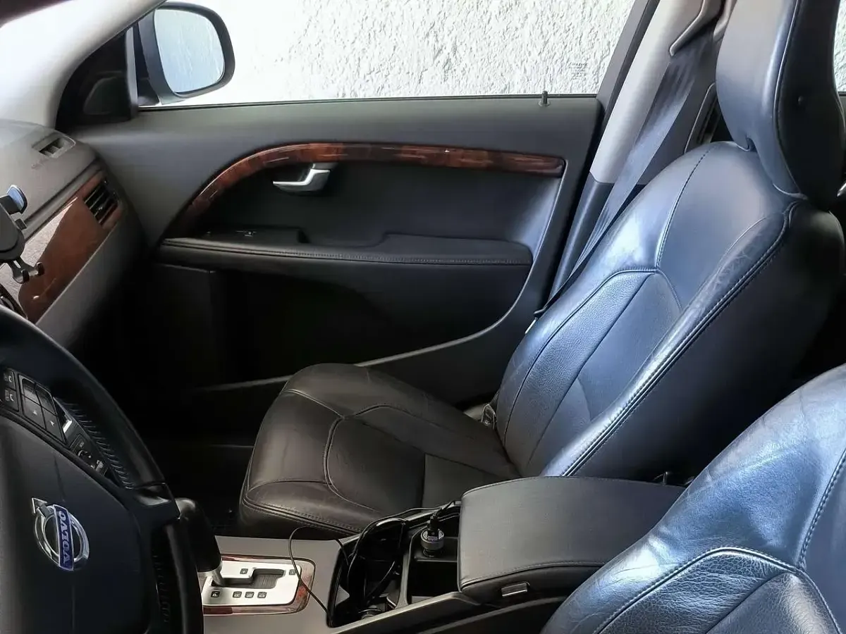 Gebraucht Volvo V70 Summum 163 PS (119 kW) 2011 Schwarz Kombi