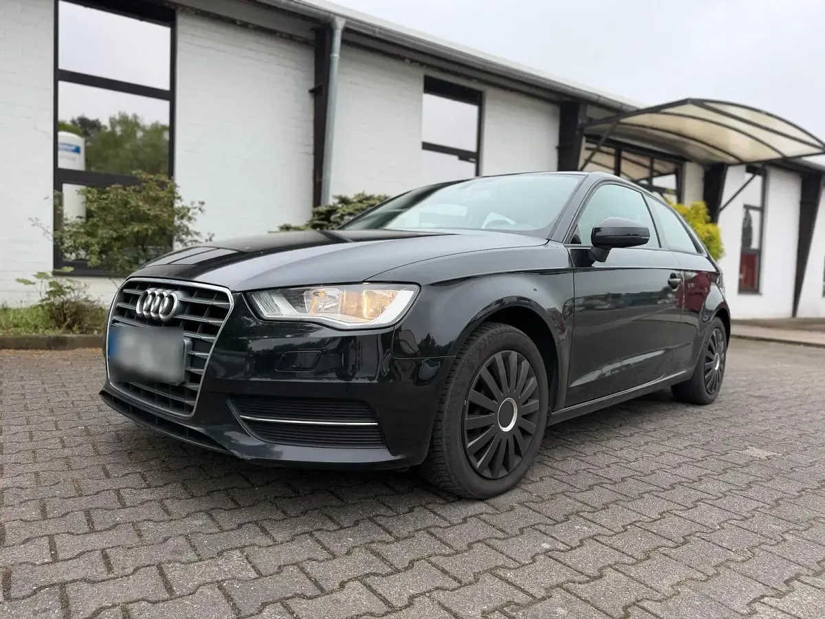 Second-hand Audi A3 S-Line 110 CP (80 kW) 2015 Negru Hatchback