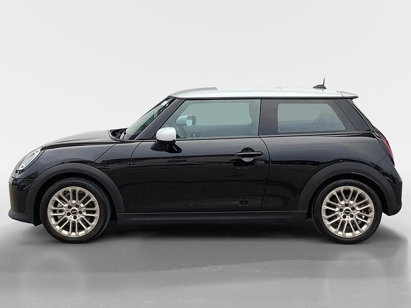 Gebraucht Mini Cooper Favoured 156 PS (114 kW) 2024 Midnight black metallic Kleinwagen