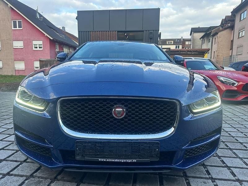 Gebraucht Jaguar XE Prestige 179 PS (131 kW) 2016 Blau Limousine