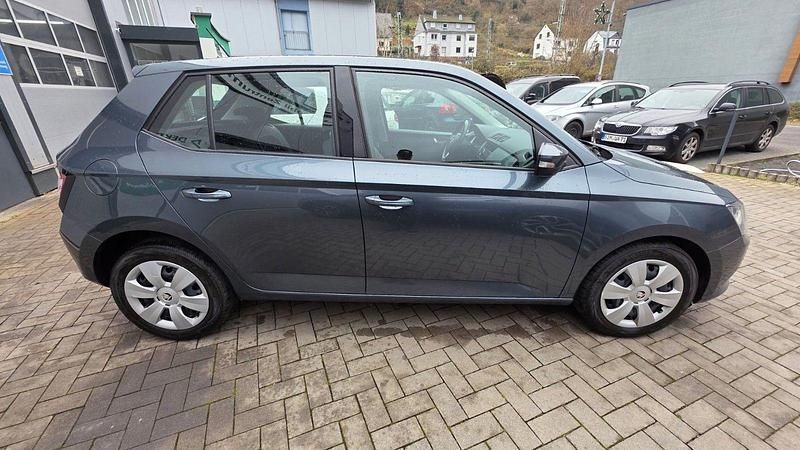 Gebraucht Skoda Fabia Ambition 90 PS (66 kW) 2015 Grau Kleinwagen