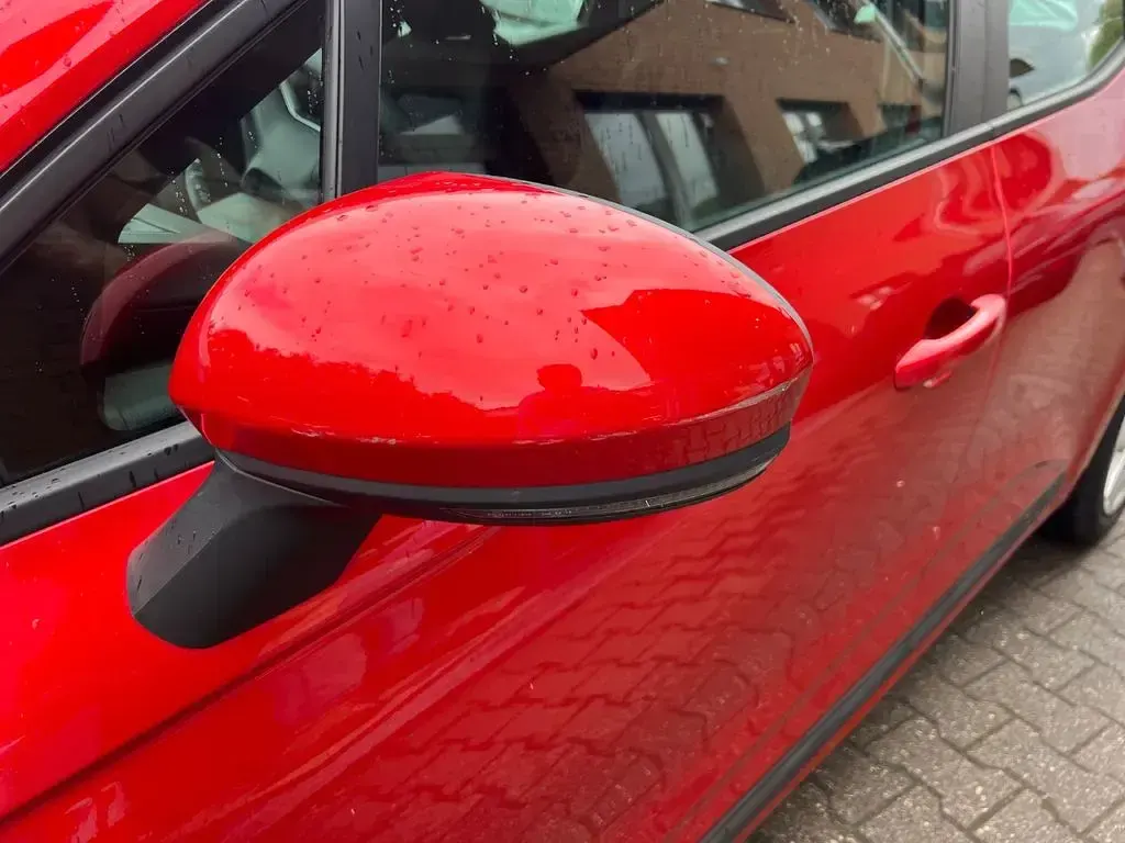 Begagnad Renault Clio V Zen 91 HK (66 kW) 2022 Röd Sedan