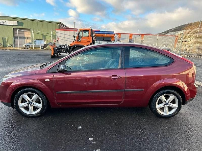 Gebraucht Ford Focus Sport 101 PS (74 kW) 2005 Rot Kleinwagen