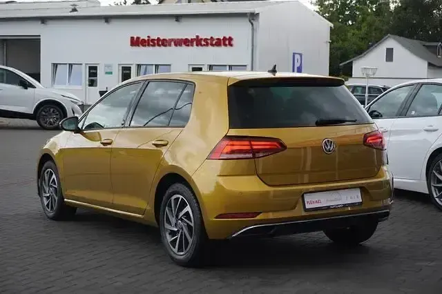 Gebraucht VW Golf VII Comfortline 110 PS (80 kW) 2017 Gelb Limousine