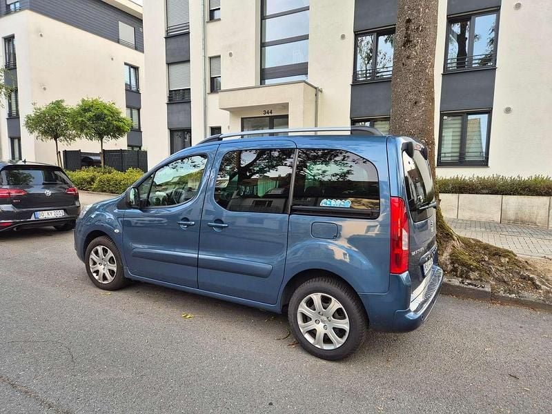 Blau Gebraucht 2011 Peugeot Partner Tepee Family Van / Kleinbus | 4.490 € (Fairer Preis) - Bild 1/4