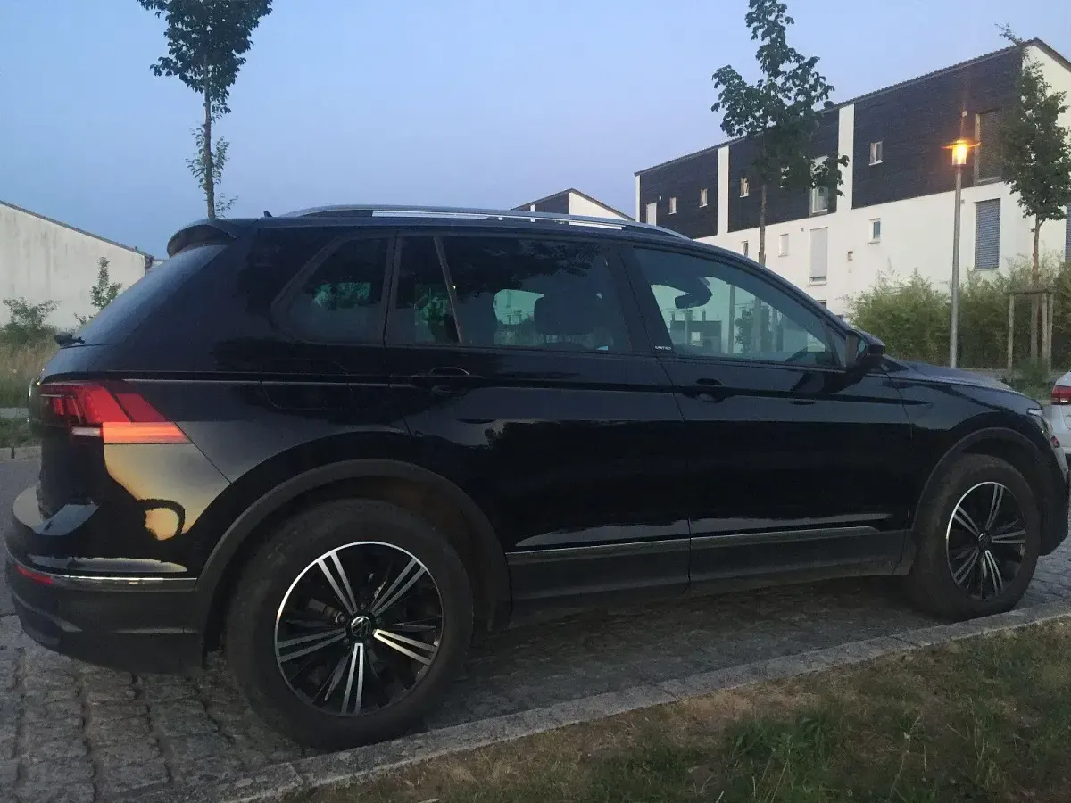 Gebraucht VW Tiguan United 150 PS (110 kW) 2021 Schwarz SUV
