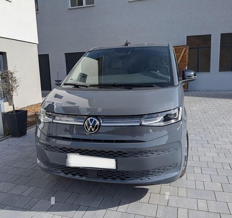 Gebraucht VW Multivan Life 218 PS (160 kW) 2022 Grau Van