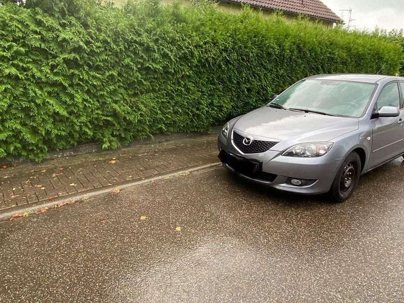 Grau Gebraucht 2005 Mazda 3 Inclusive Limousine | 1.600 € (Guter Preis) - Bild 1/4