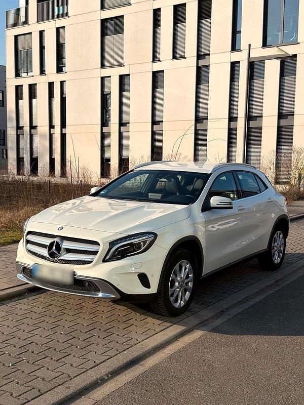 Gebraucht Mercedes GLA180 122 PS (89 kW) 2016 Weiß SUV