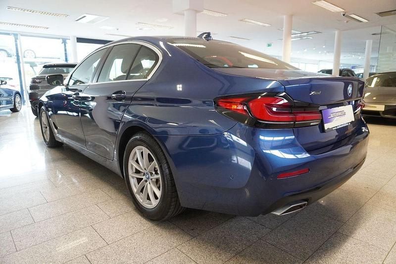 Gebraucht BMW 530e 292 PS (214 kW) 2022 Blau Limousine