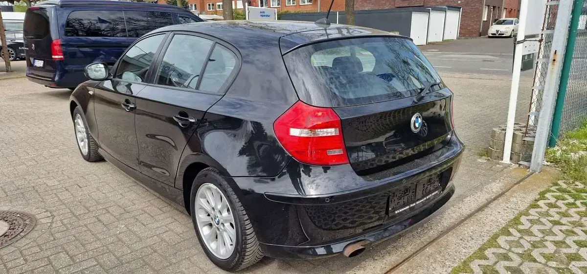 Gebraucht BMW 118 Sport Line 143 PS (105 kW) 2010 Schwarz met. Kleinwagen