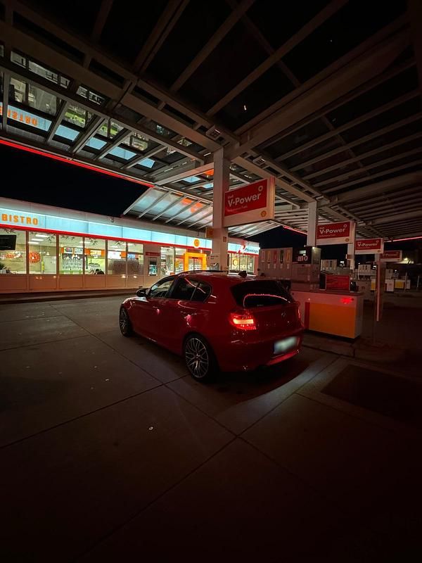 Gebraucht BMW 118 143 PS (105 kW) 2010 Rot Kleinwagen