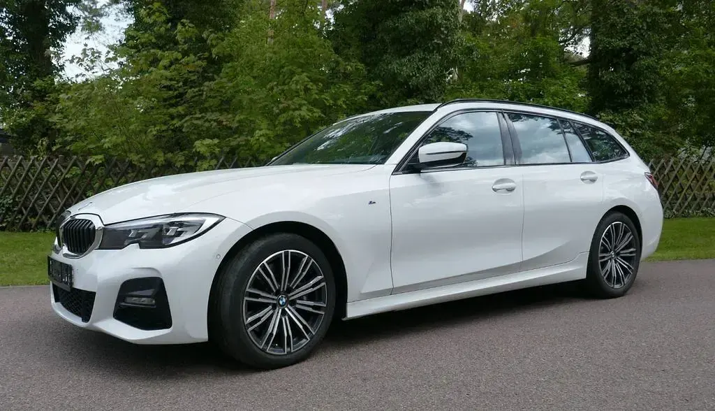 Gebraucht BMW 330 M Sport 286 PS (210 kW) 2021 Weiß Kombi