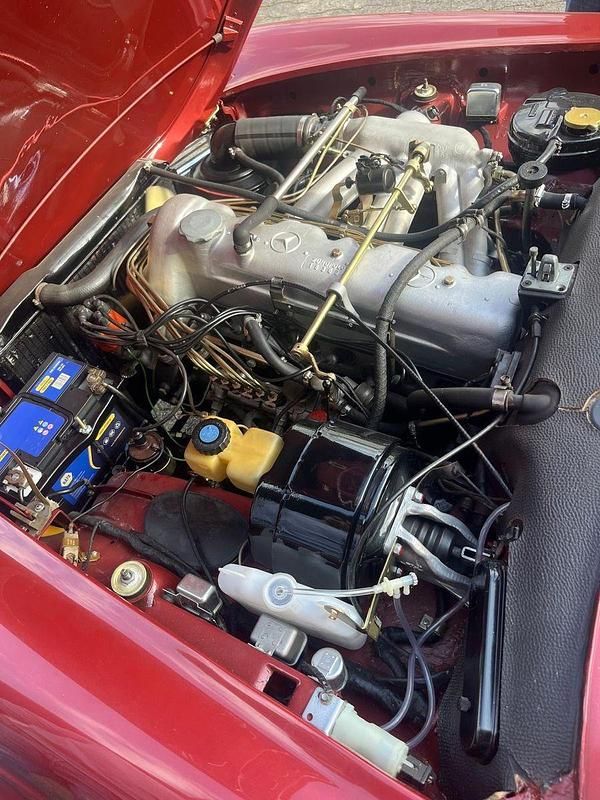 Gebraucht Mercedes 230 150 PS (110 kW) 1965 Rot Cabrio