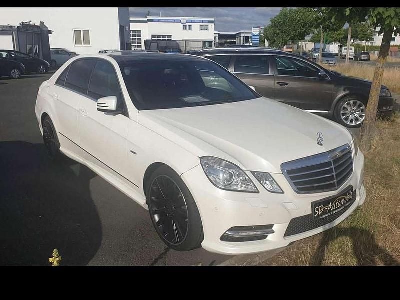 Gebraucht Mercedes E220 170 PS (125 kW) 2012 Schwarz Limousine