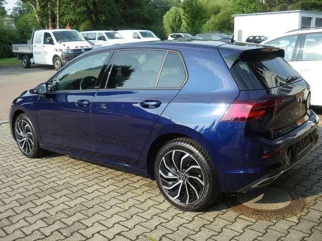 Gebraucht VW Golf VIII Active 131 PS (96 kW) 2022 Atlantic blue metallic Limousine