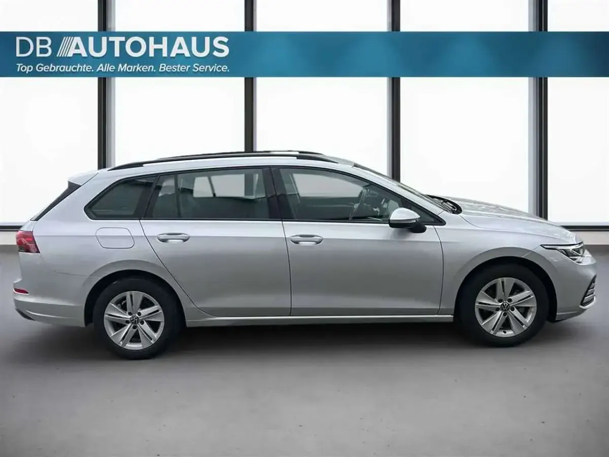 Gebraucht VW Golf VIII Life 110 PS (80 kW) 2023 Silber Kombi