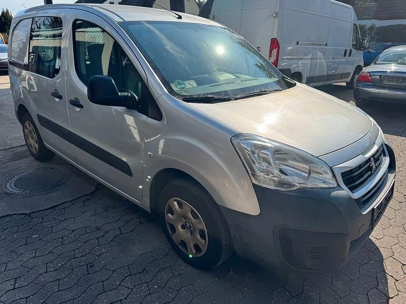 Gebraucht Peugeot Partner 99 PS (72 kW) 2012 Silber Van / Kleinbus