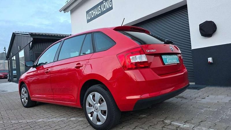 Gebraucht Skoda Rapid 90 PS (66 kW) 2018 Rot Kombi