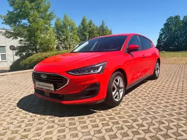 Gebraucht Ford Focus Cool & Connect 101 PS (74 kW) 2022 Rot Limousine